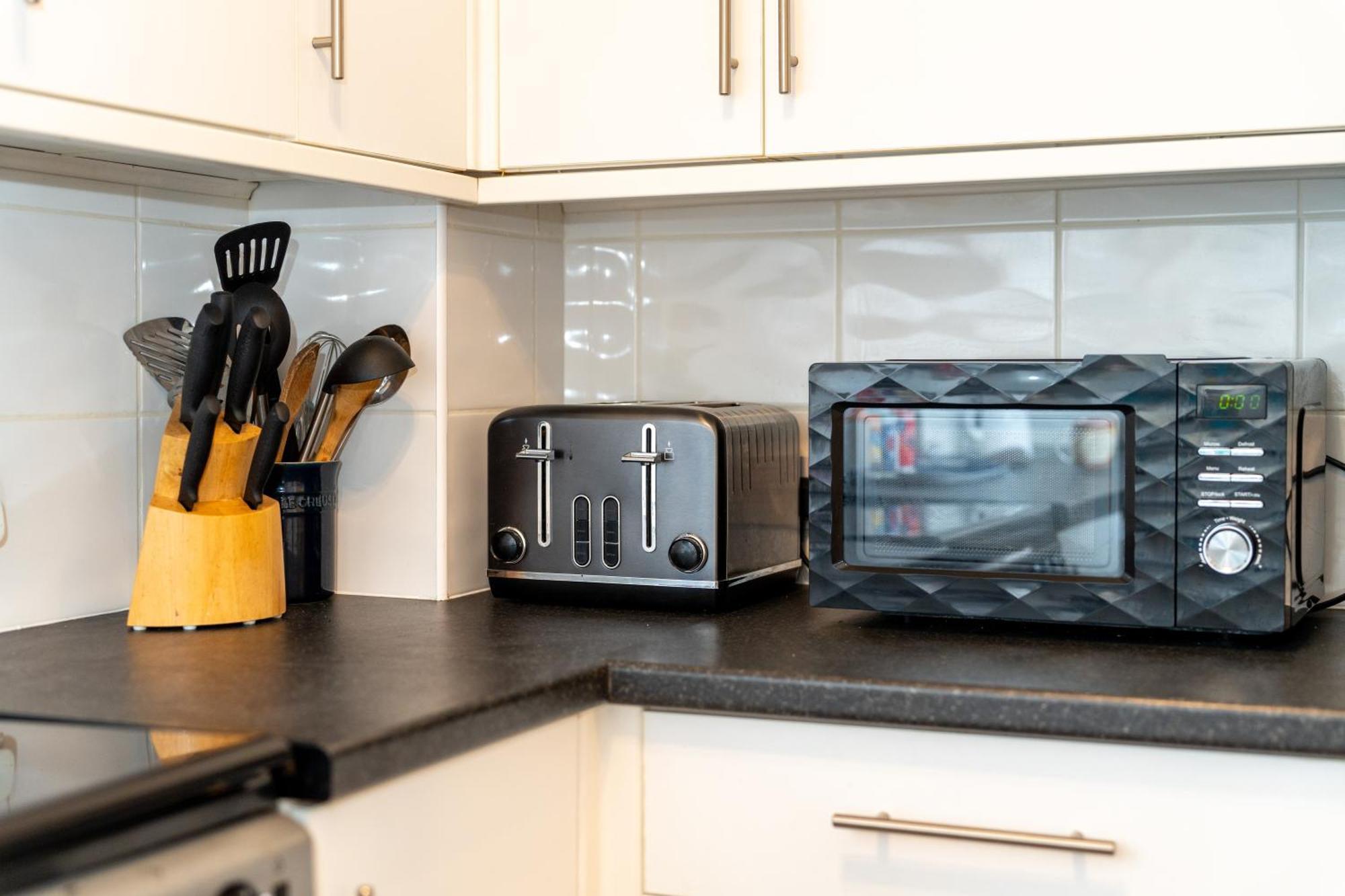 Comfortable And Spacious Superb Holiday Home In Llanelli, Dog Friendly Экстерьер фото
